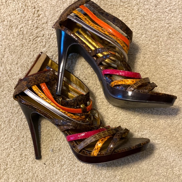 Women’s size 9 heels with colors: silver, orange, brown, dark pink and cheetah - Picture 2 of 4